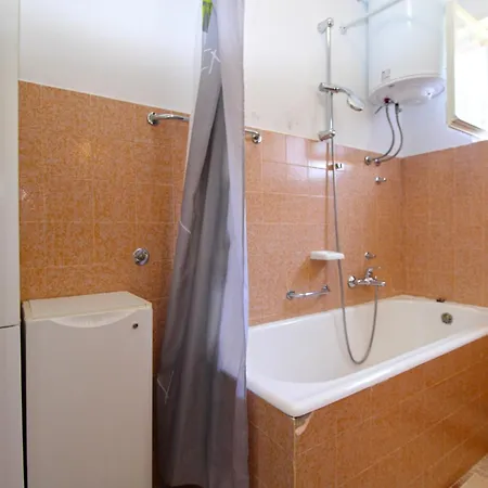 Nada 2450 Fažana