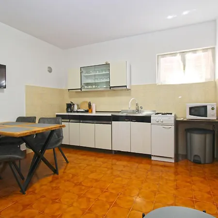 Nada 2450 Fažana