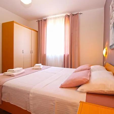 Nada 2450 Apartmán Fažana